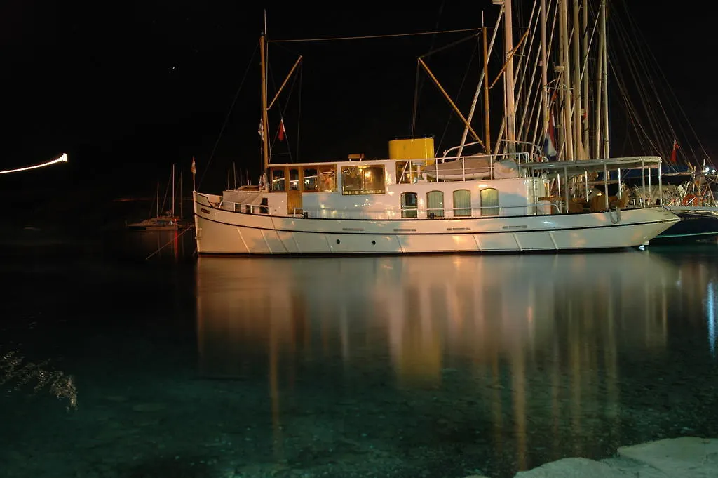 Tamara Beach Selimiye